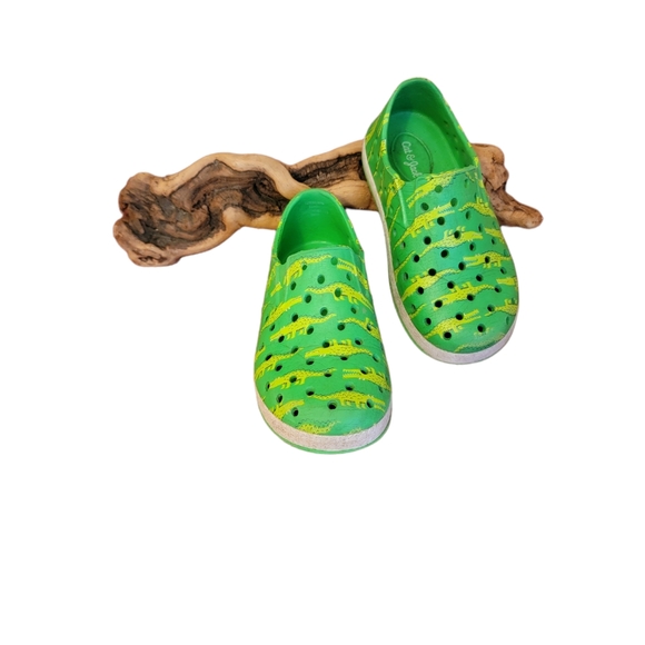 Cat & Jack Crocodile Slip-On Boys Water Shoes Size 8